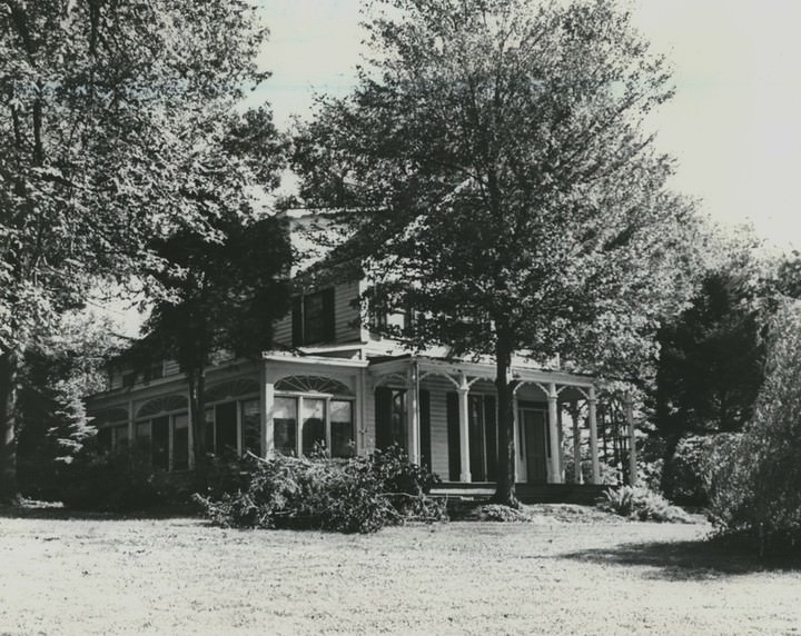 The Parsonage, Richmond, Built In 1855, Became The Parsonage Restaurant Between 1993 And 1995, Ceased Operations In 2008, Circa 1980.