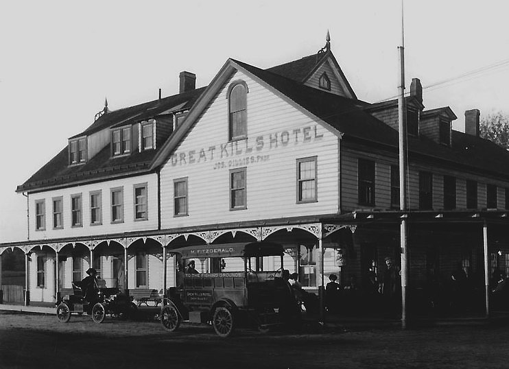 Great Kills Hotel, Also Known As Hillies Hotel And Fitzgerald'S, Featured Free Shrimp With Beer, Circa 1910.