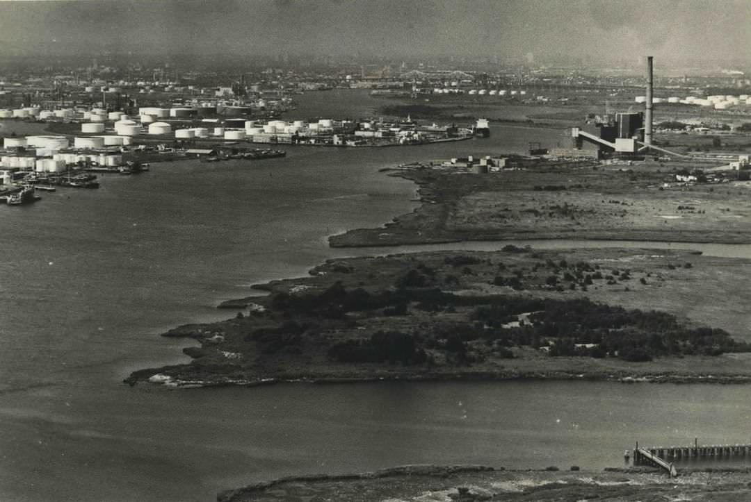 The Arthur Kill, New Jersey'S Petro-Chemical Plants On The Left; Staten Island'S Landfill And Con Edison On The Right, 1985.
