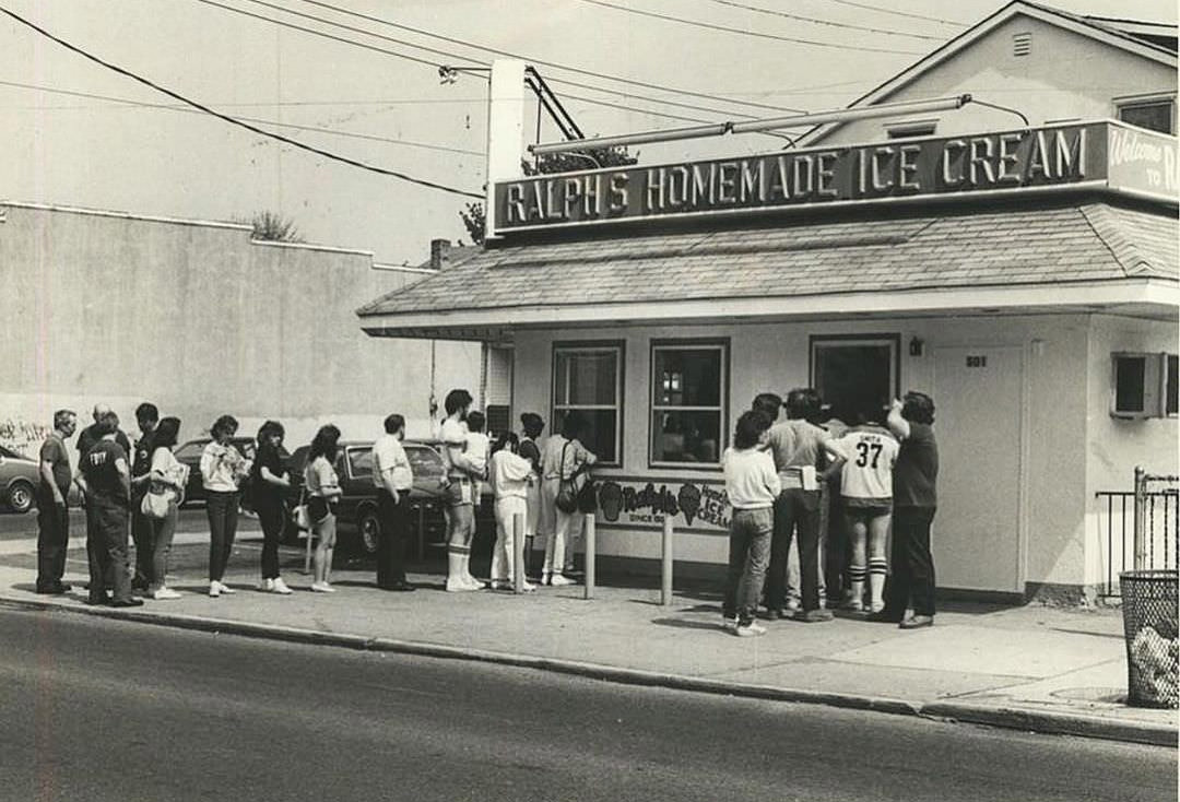 Customers Line Up Outside Ralph'S Italian Ices In Port Richmond, 1986.