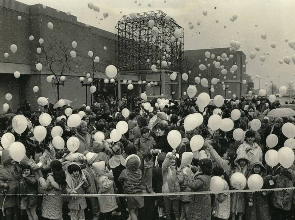 Staten Island Girl Scouts Celebrate 75Th Anniversary With Balloon Launch, 1987.