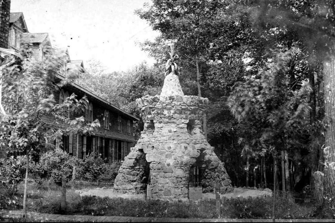 Westerleigh Park And Its Stone Fountain, Former Gathering Ground For The Temperance Movement And Donated To The City In 1907, Circa 1899.