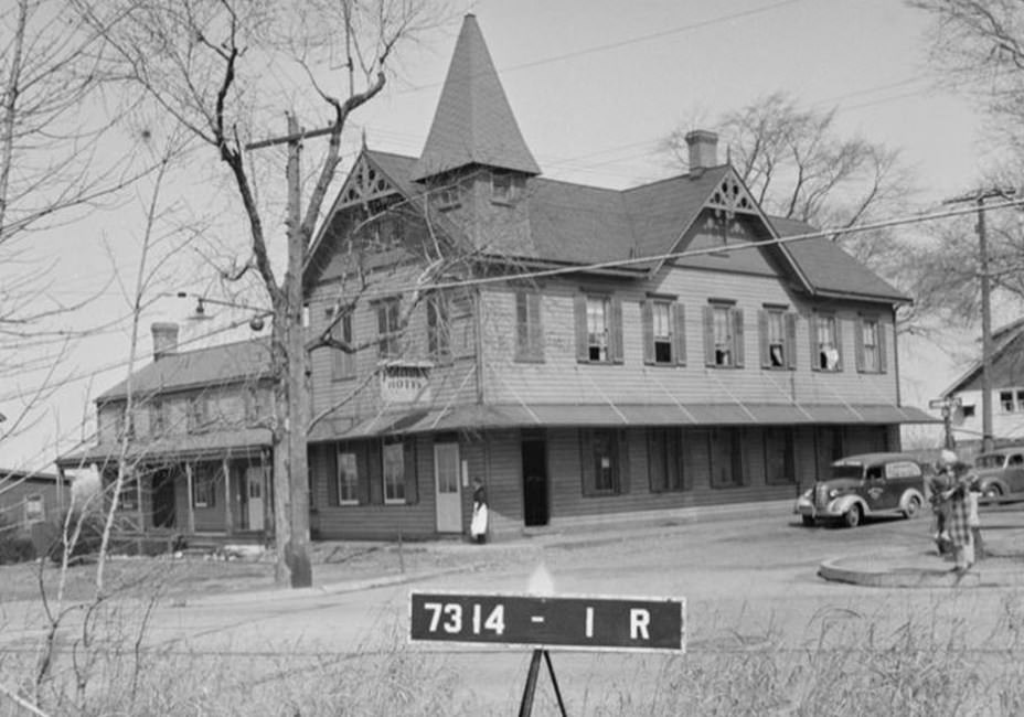Old Killmeyer'S Hotel At 4254-4256 Arthur Kill Rd., Circa 1940.