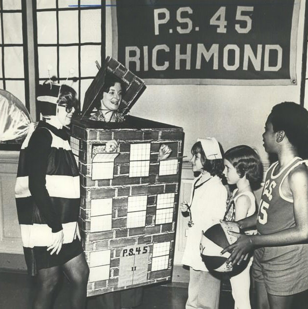 Animated Ps 45 Greeting Pupils During The Golden Jubilee Celebration, With Children Coty Metz, Elizabeth Marsch, And Troy Mcghie, West Brighton, 1977.
