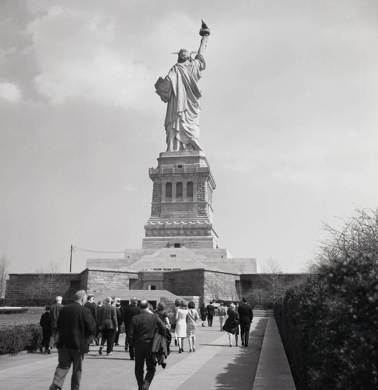 People Walking Up To Visit The Statue Of Liberty On Staten Island, 1950S.
