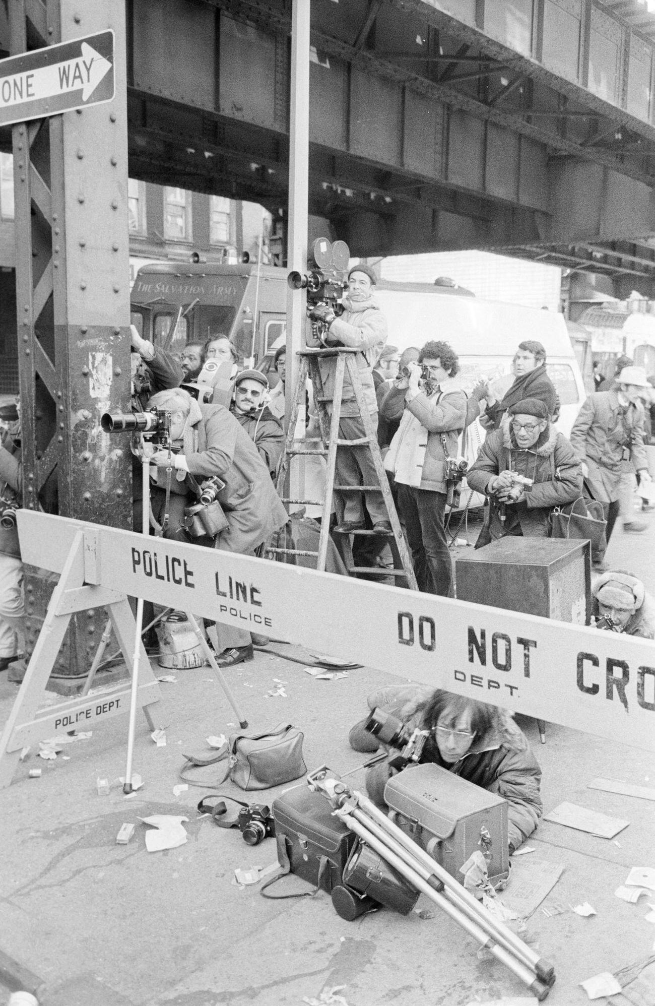 Four Gunmen Hold 13 Hostages In Brooklyn, 1973