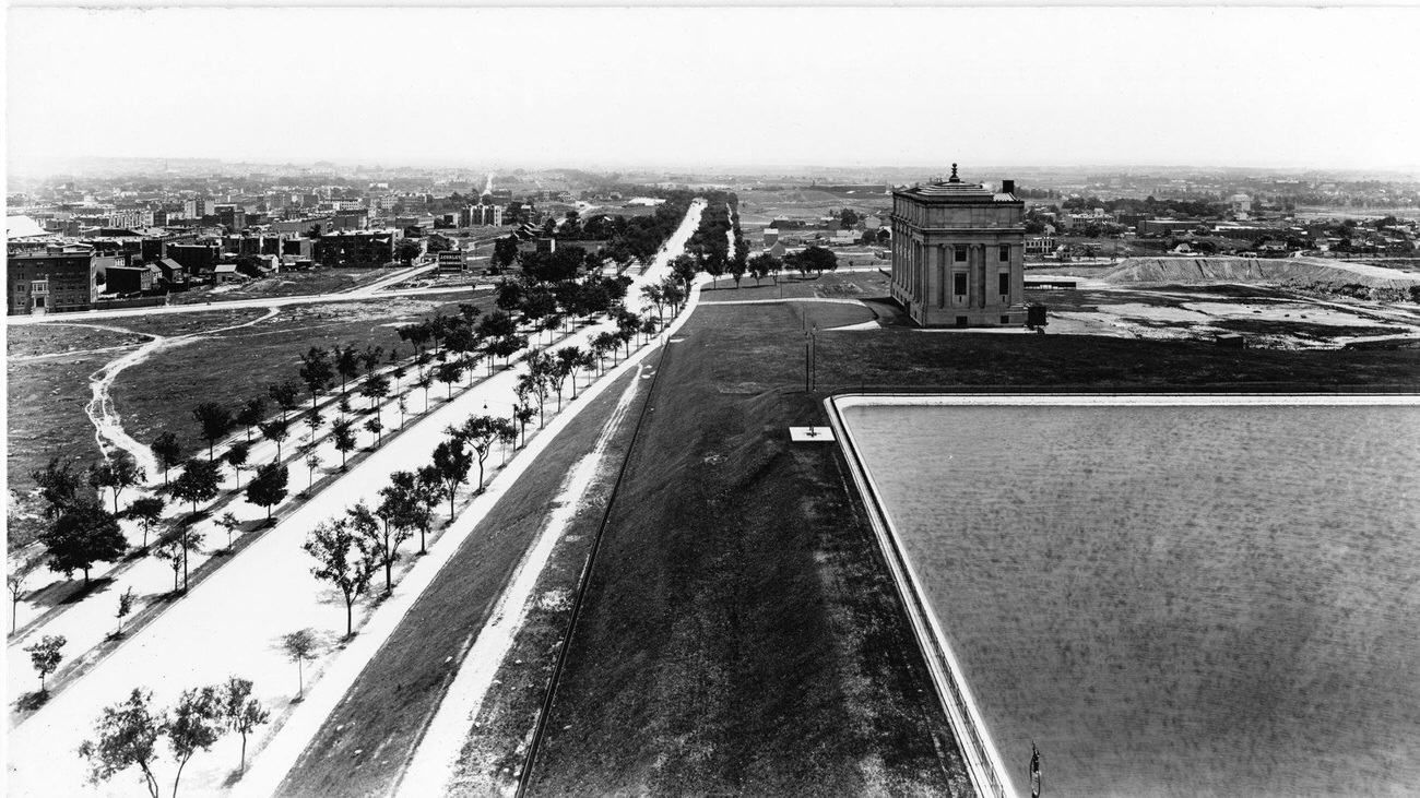 High-Angle View Of Brooklyn Museum, Mount Prospect Reservoir, And Eastern Parkway, Brooklyn, 1895
