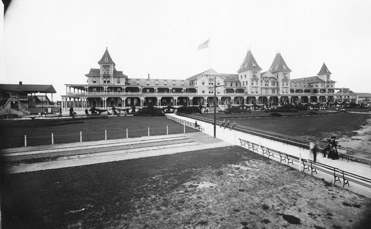 Brighton Beach Hotel, Brooklyn, 1895