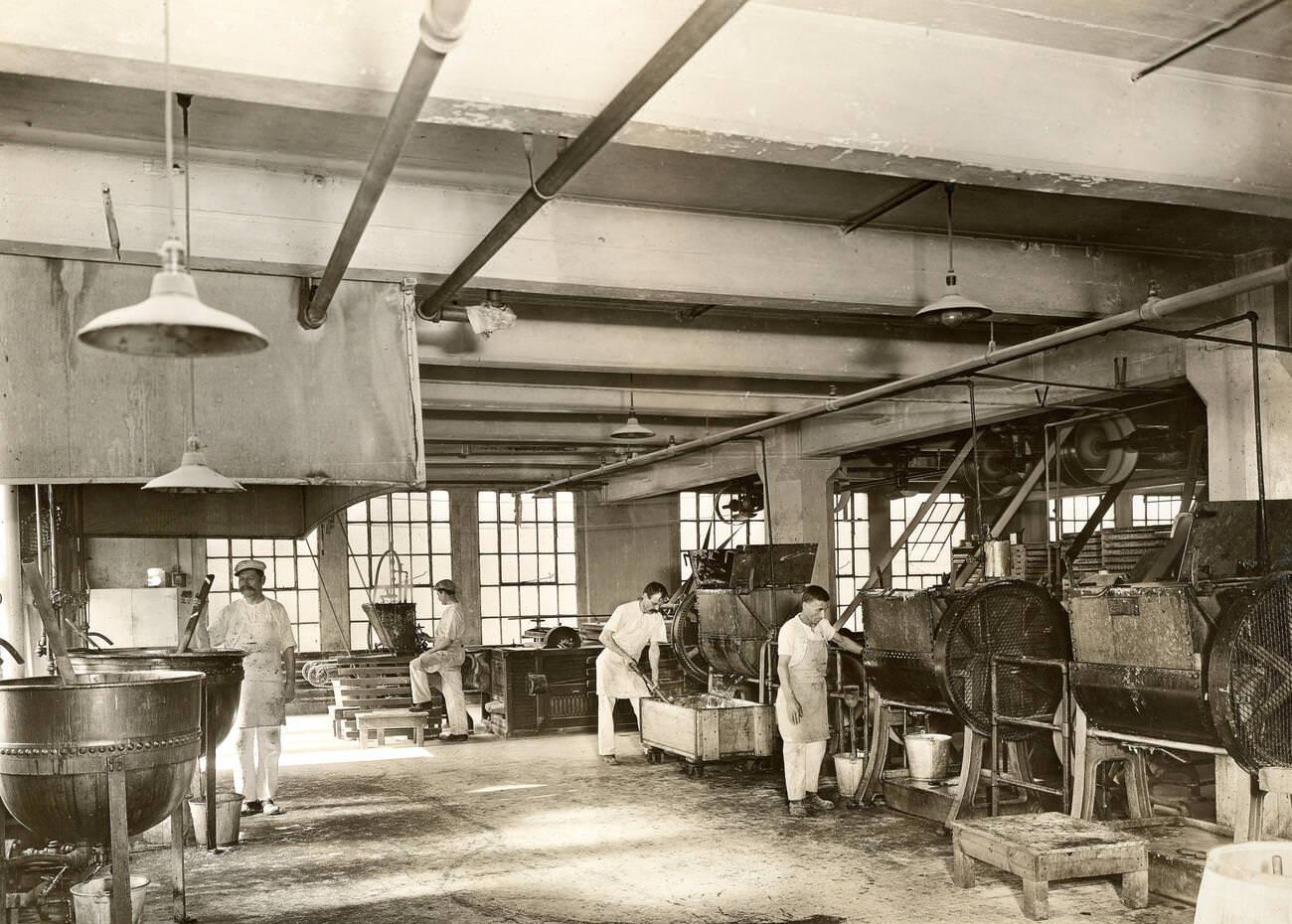 Preparing Centers For Delatour Chocolates At E. Greenfield'S Sons, Brooklyn, 1917-1919.