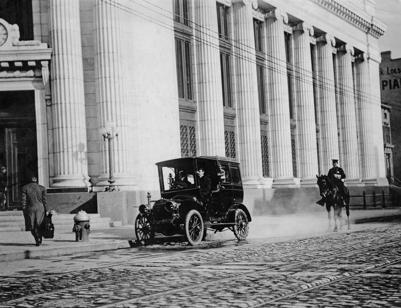Early Taxi At Original Dime Savings Bank Headquarters On Dekalb Avenue, Brooklyn, 1910