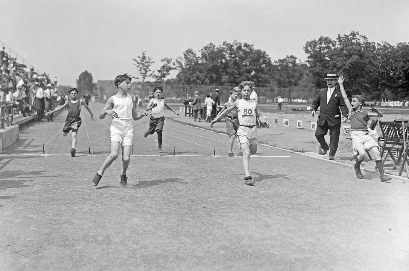 Children'S 100-Yard Final During Field Day, Brooklyn, 1915.