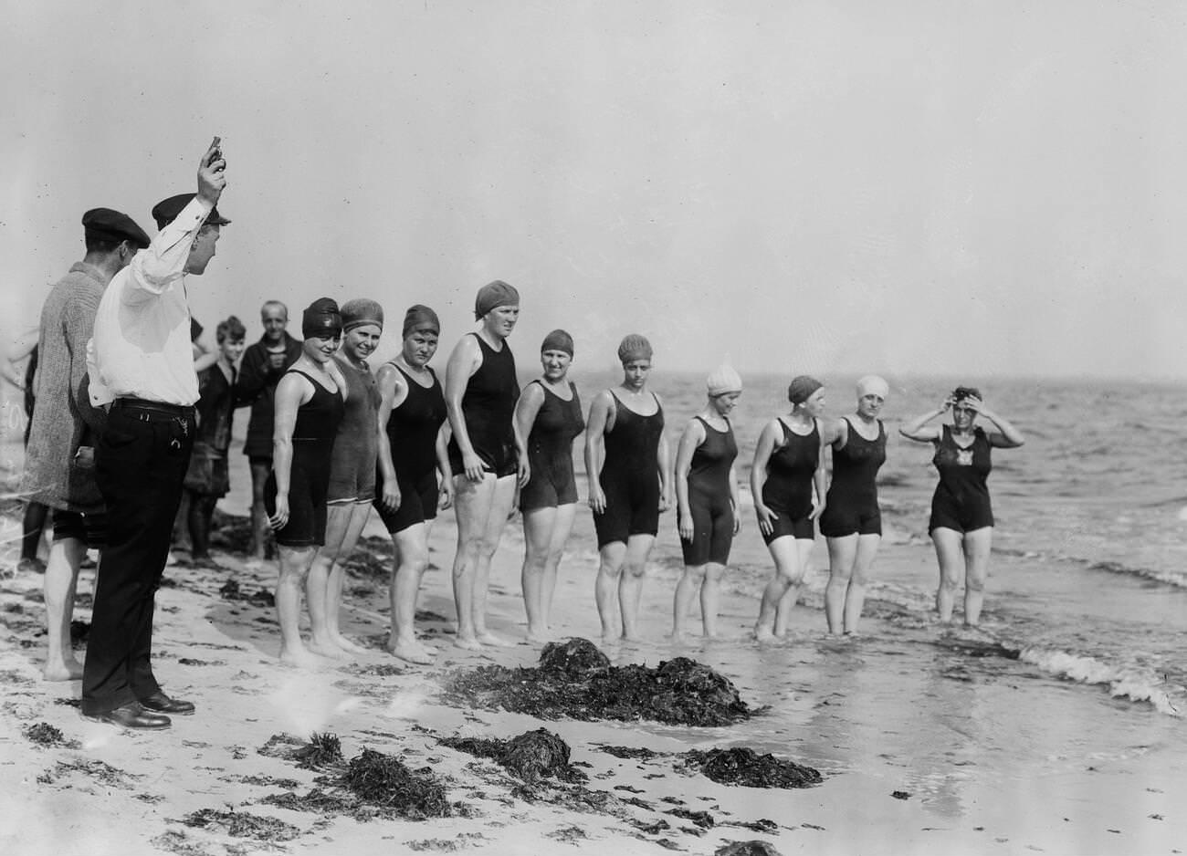 Women'S Swimming Contests At Sheepshead Bay, Brooklyn, 1914