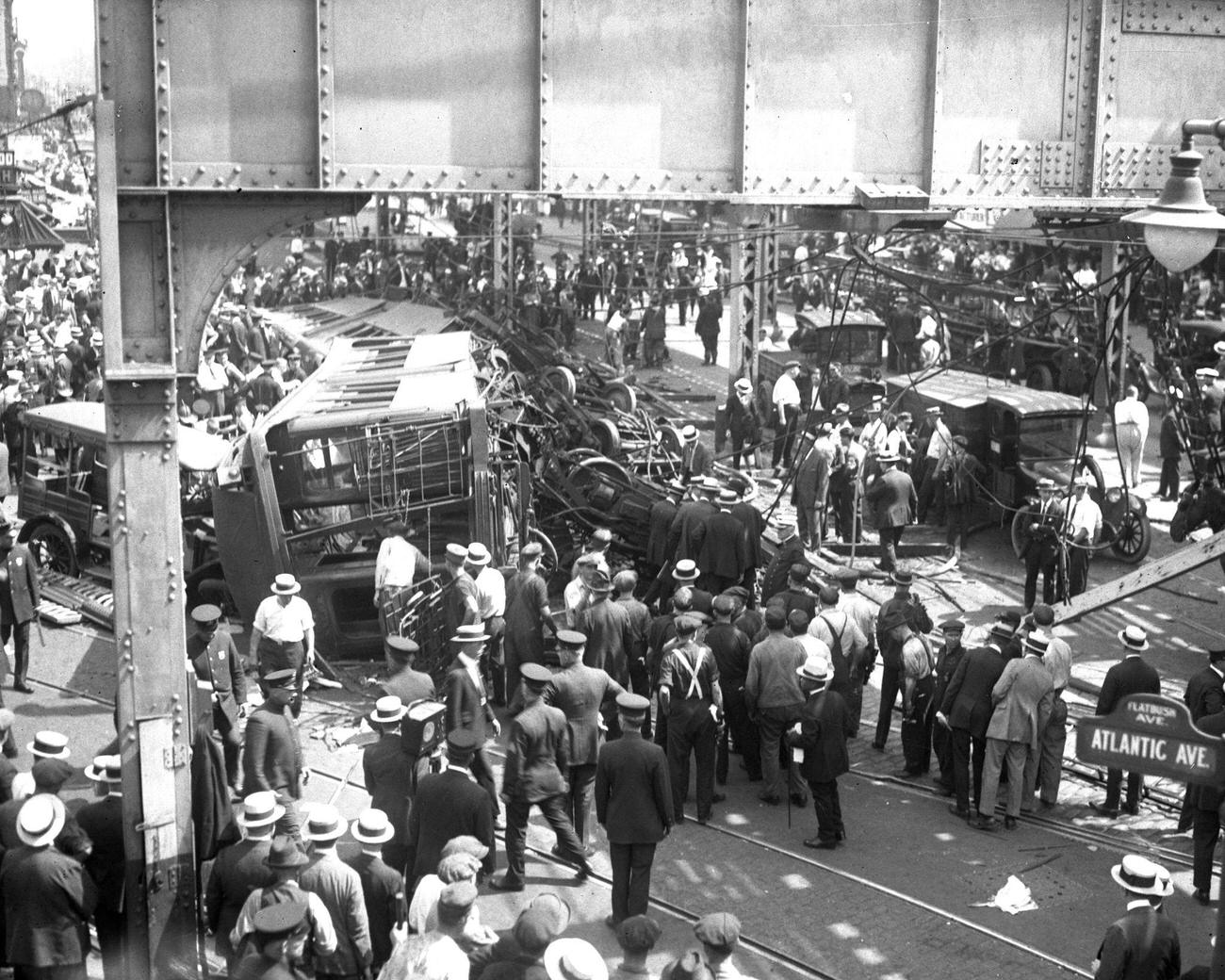 Bmt Elevated Train Accident In Brooklyn'S Business Section, 1925