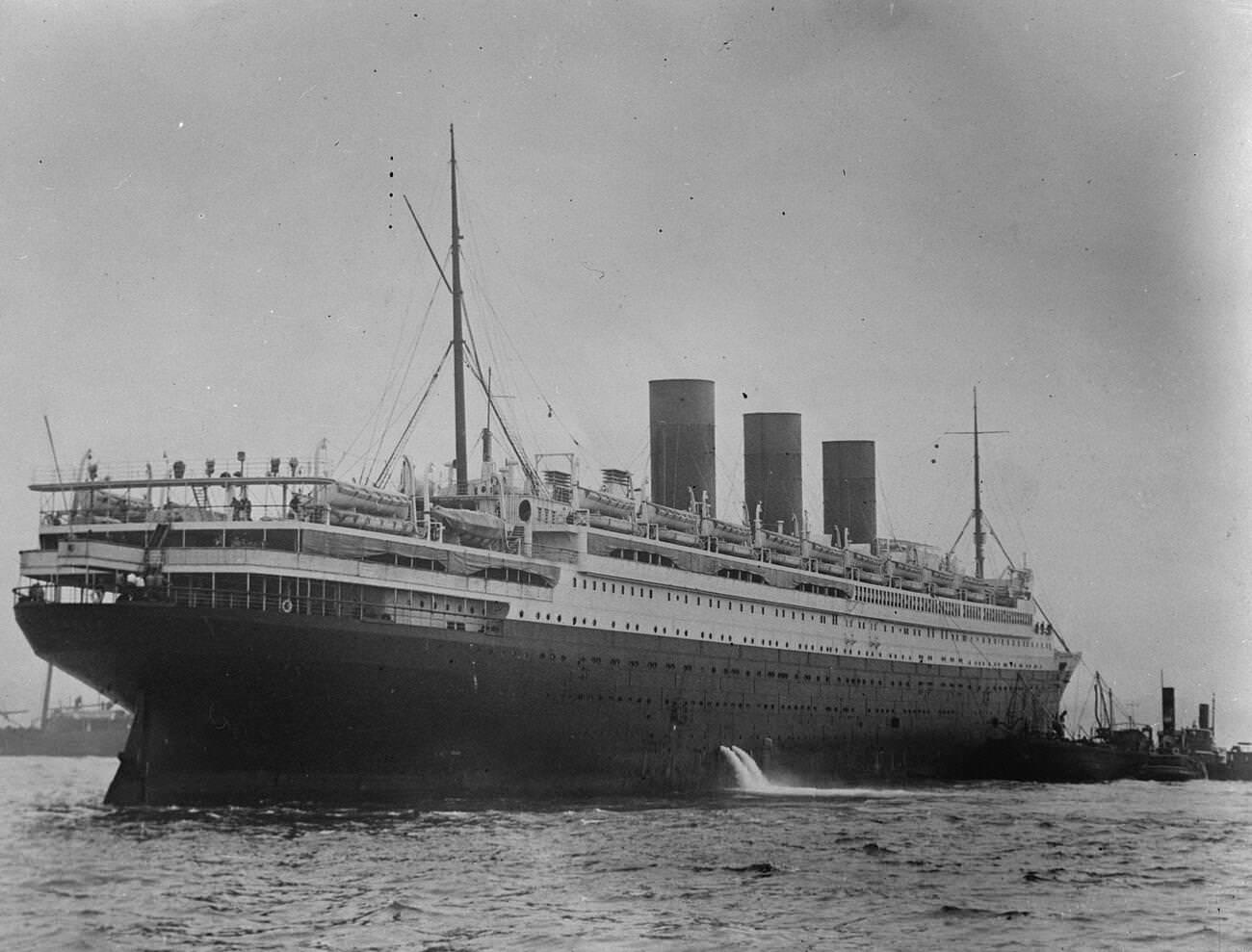 Ss Paris Goes Aground Off Brooklyn, 17 April 1929