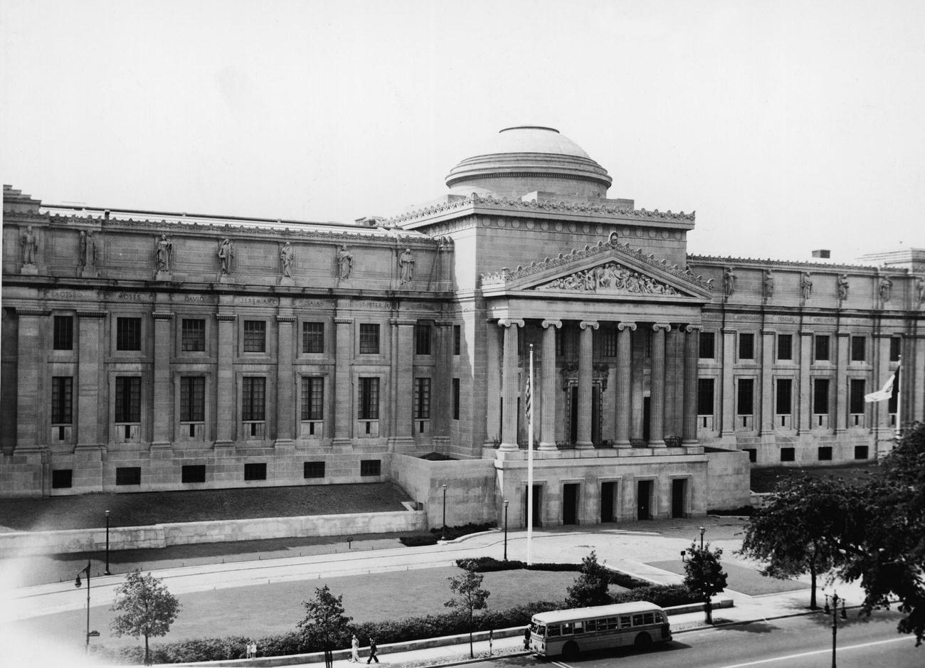 Brooklyn Museum Main Facade, Late 1930S