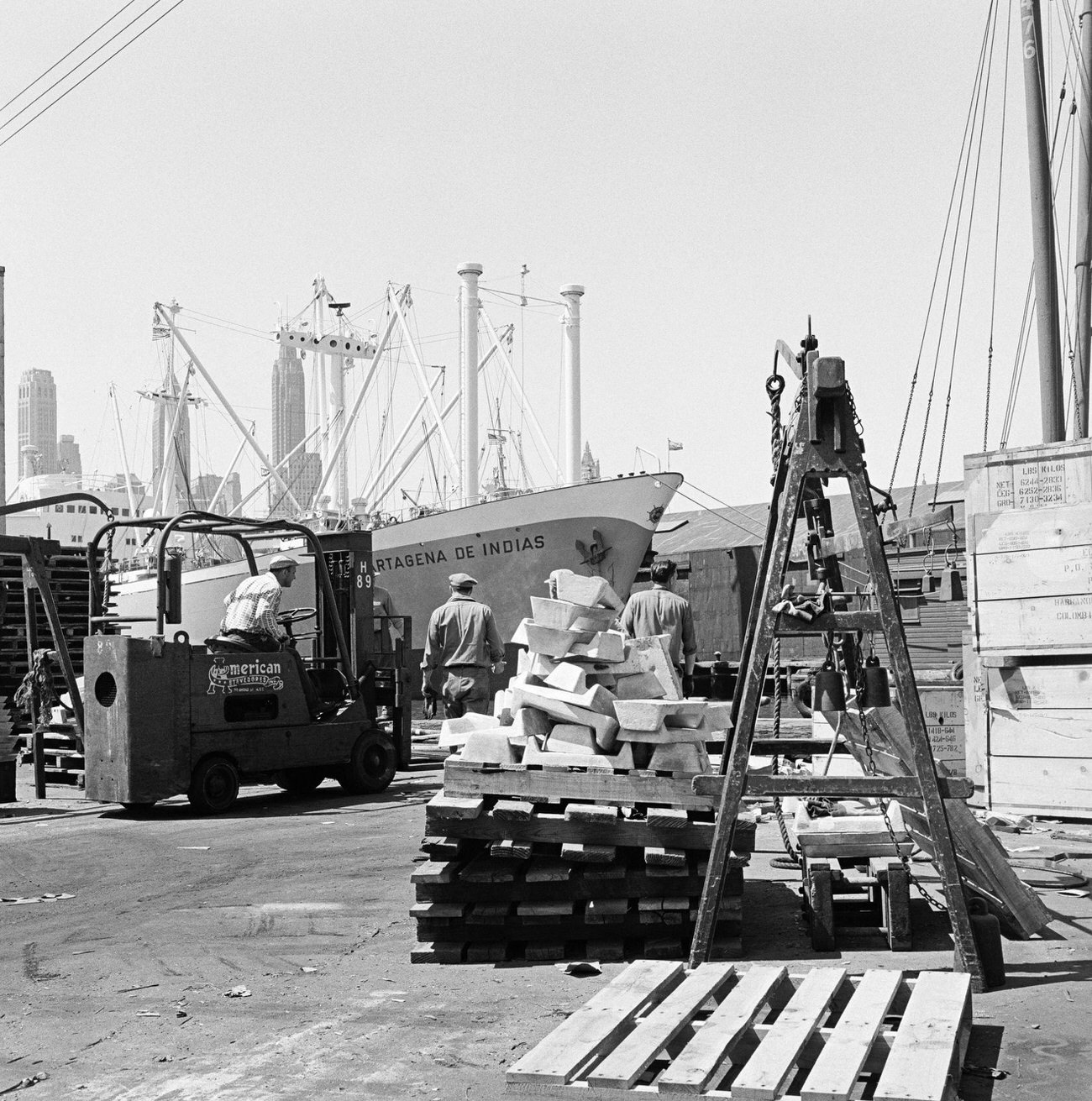 Shipworkers On The Waterfront In Brooklyn Heights, Now Called Dumbo, 1958.