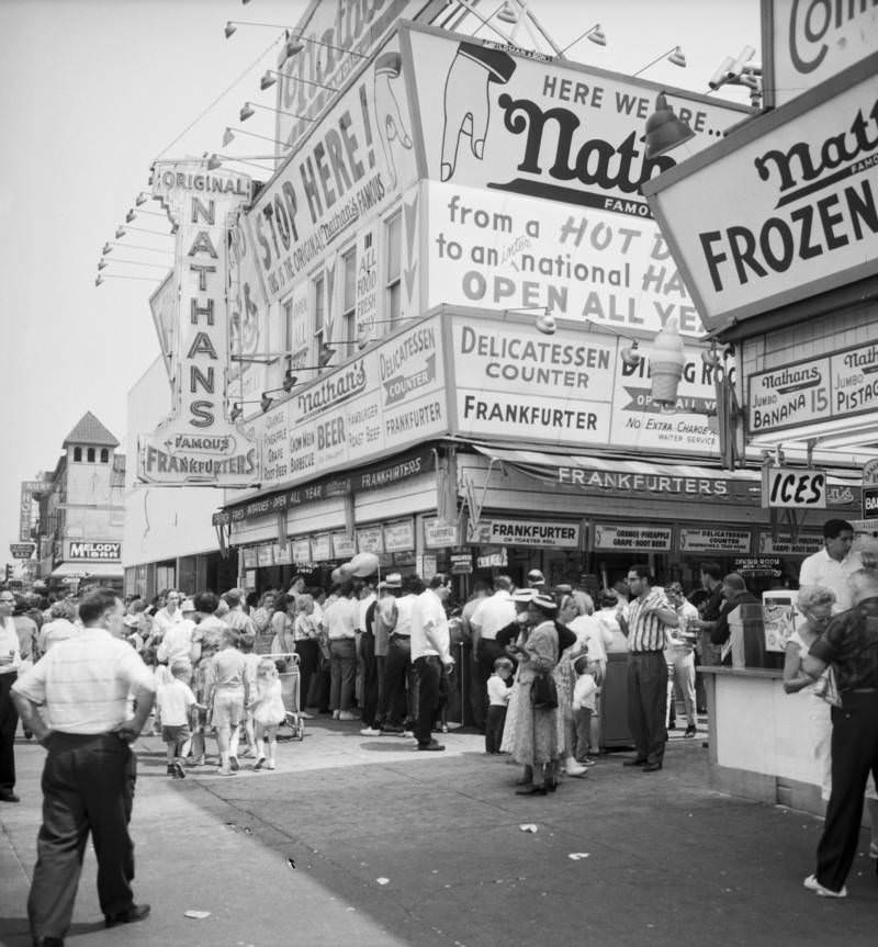 Nathan'S Famous Hot Dog Restaurant Crowd, 1961