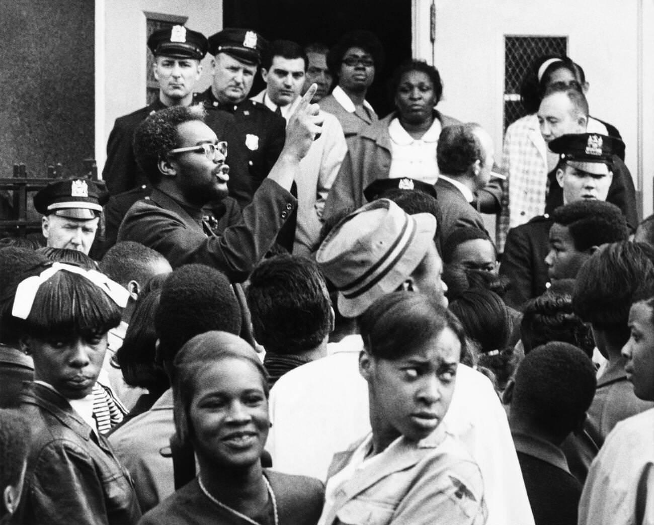 Leslie Campbell (Jitu Weusi) And Demonstrators Block The Front Steps Of Jhs 271, Brooklyn.