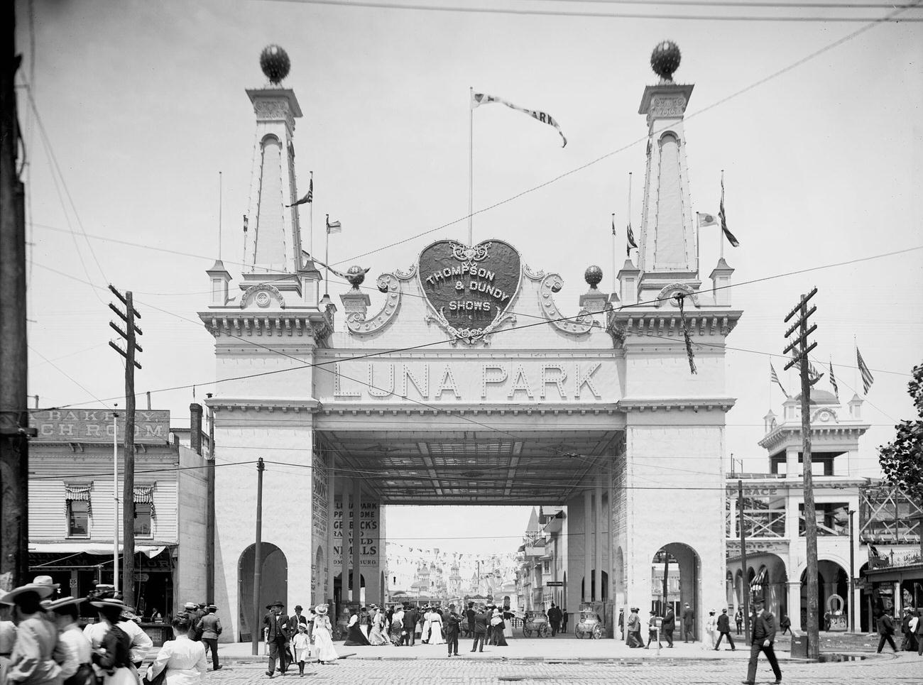 Entrance To Luna Park In Coney Island, Circa 1905