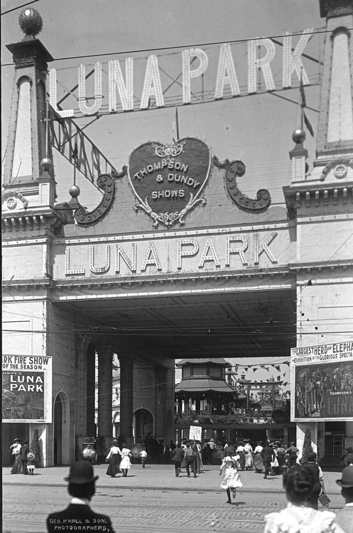Entrance To Luna Park In Brooklyn, Mid 1900S