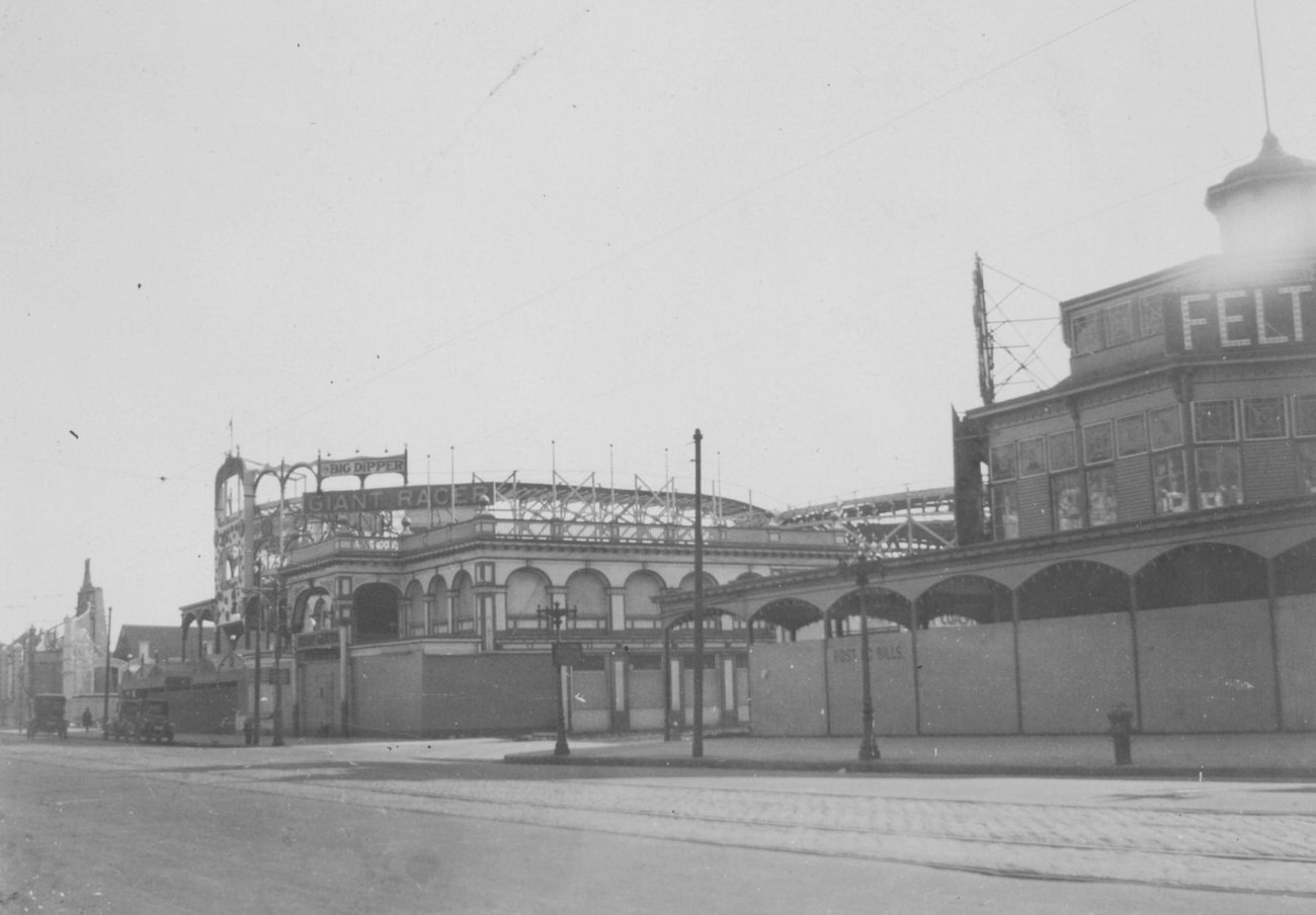 Surf Avenue, South Side, East From W. 10 Street, 1924.