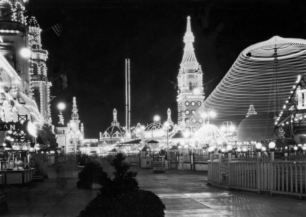 Luna Park Lit Up At Night, 1920S