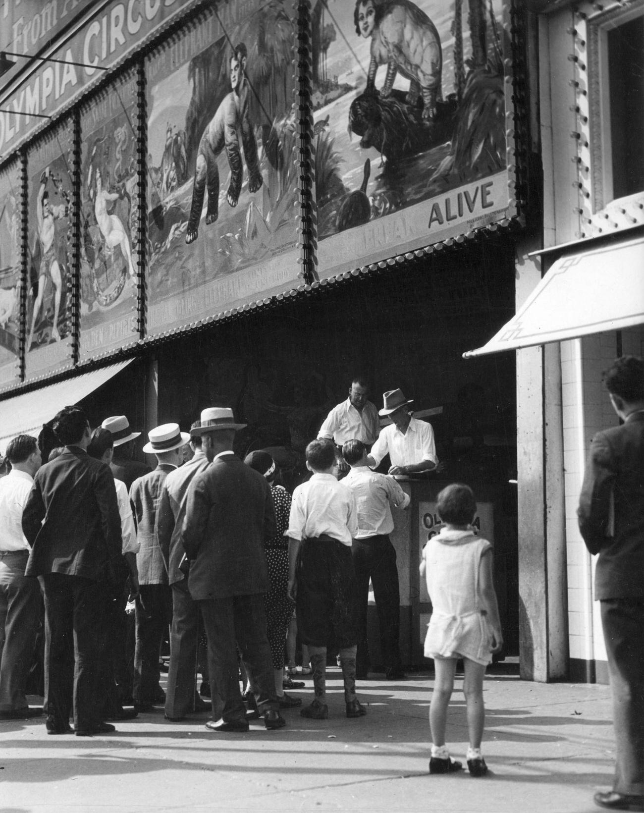 Sideshow Exterior, 1920S