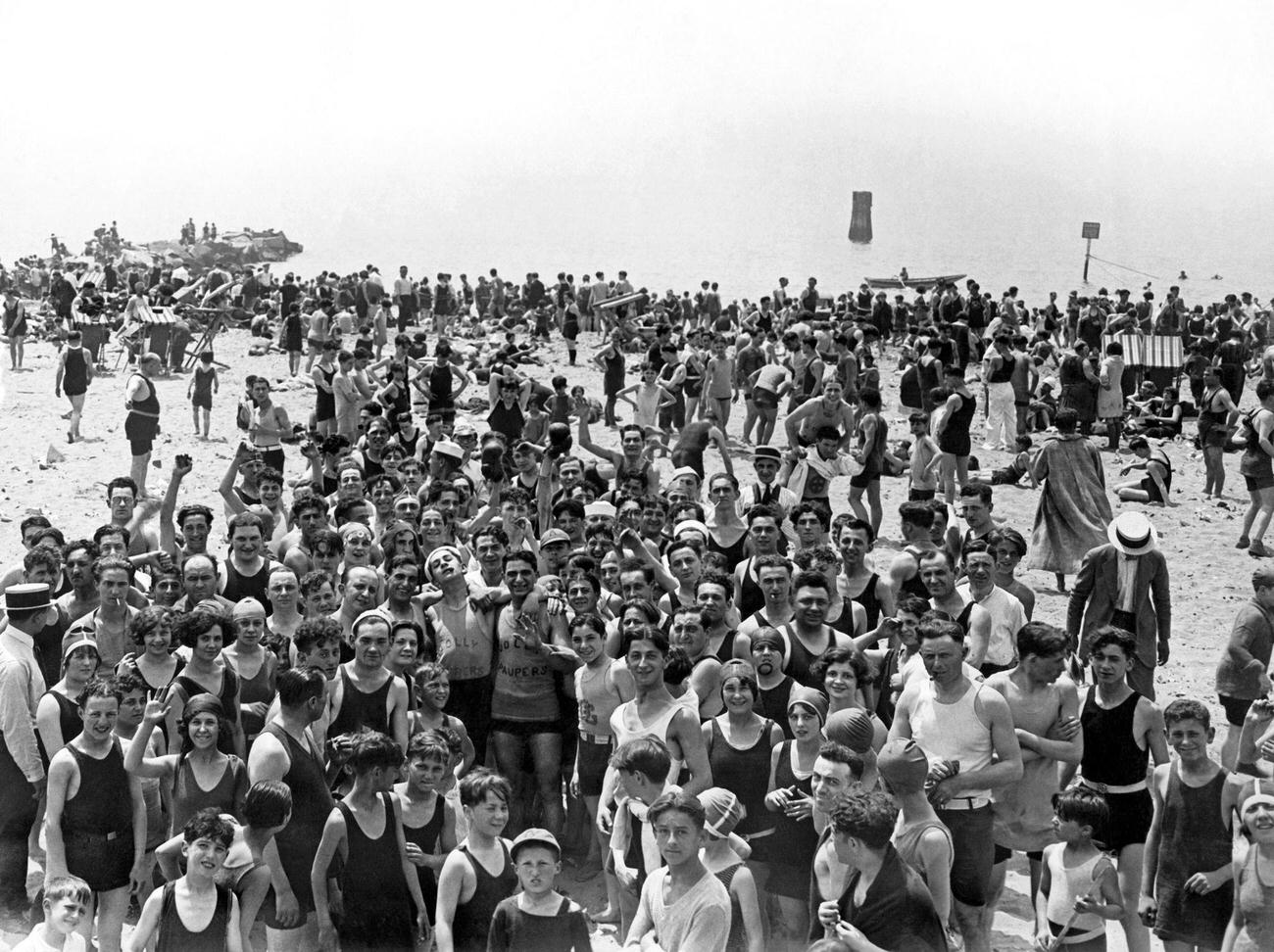 Huge Crowds Seek Relief From Heat, 1925