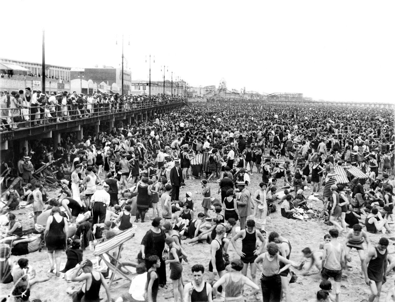 Over 800,000 People Hit The Beach, 1925