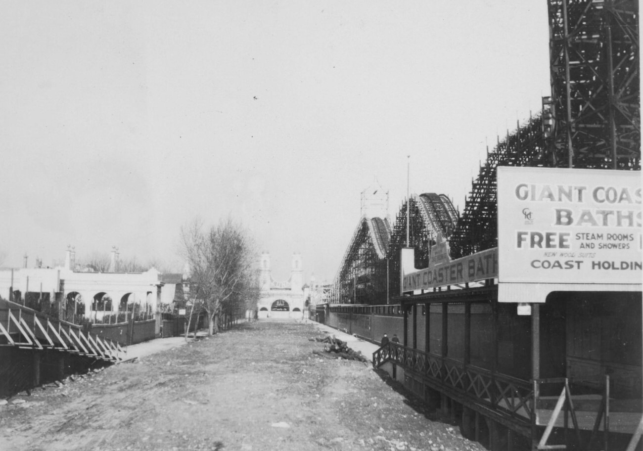 Eastern Entrance To Luna Park In Coney Island, 1923