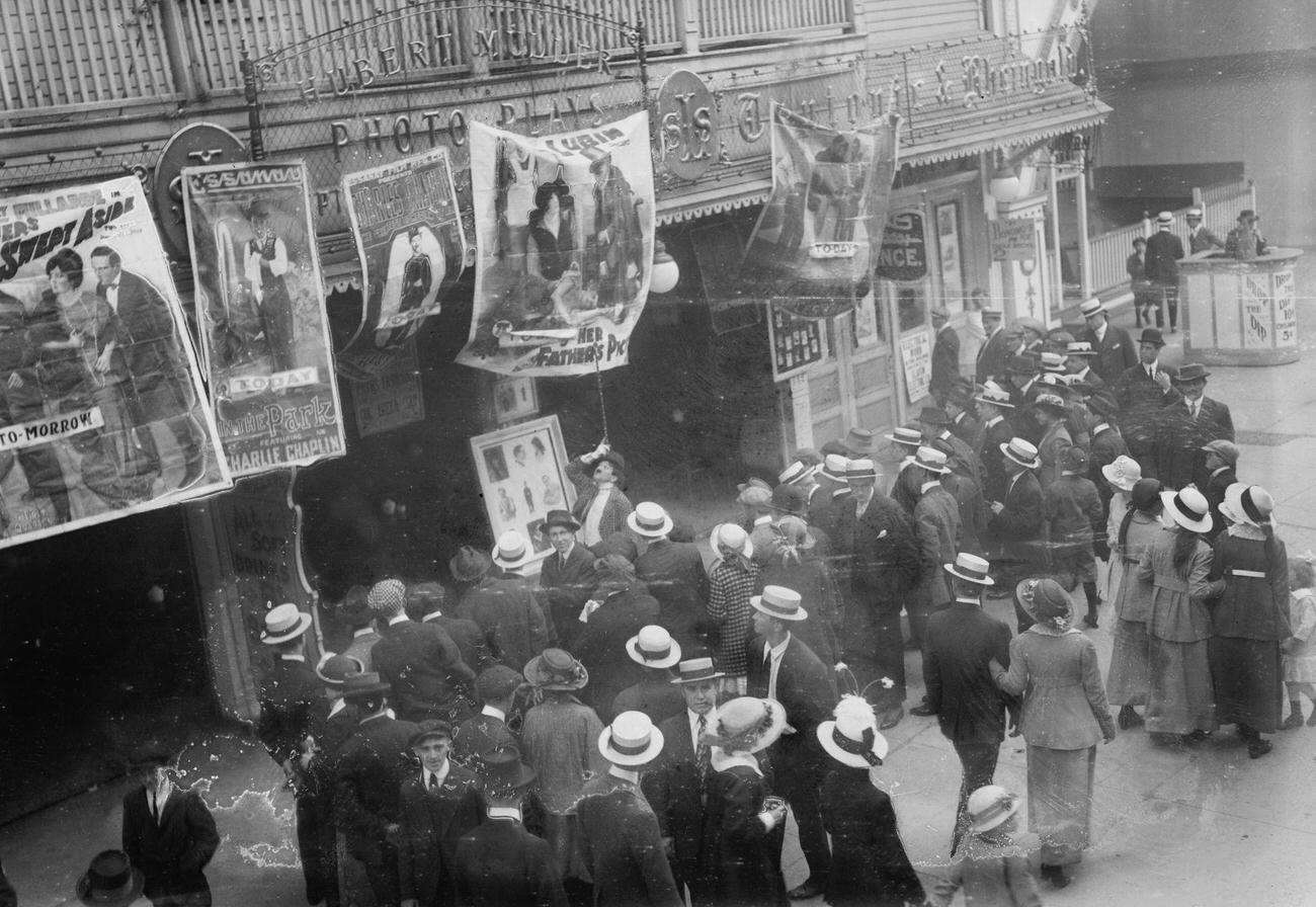 Ballyhoo Men Entertain At Coney Island, Circa 1922