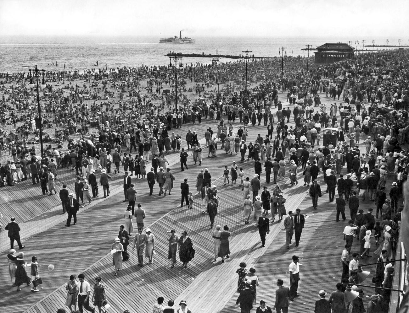 Coney Island Draws 400,000 Visitors On Weekend Days, Circa 1933