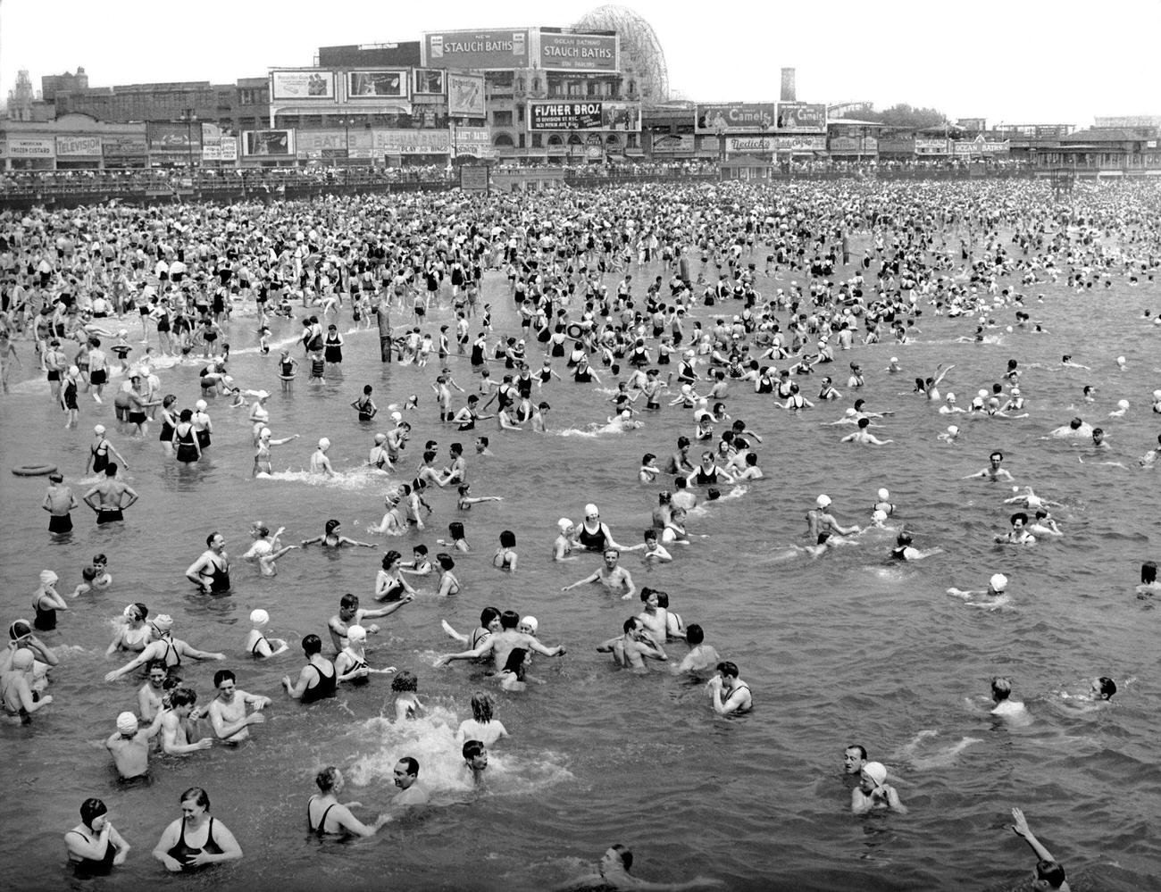 New Yorkers Flock To Coney Island To Beat Record Heat, 1937