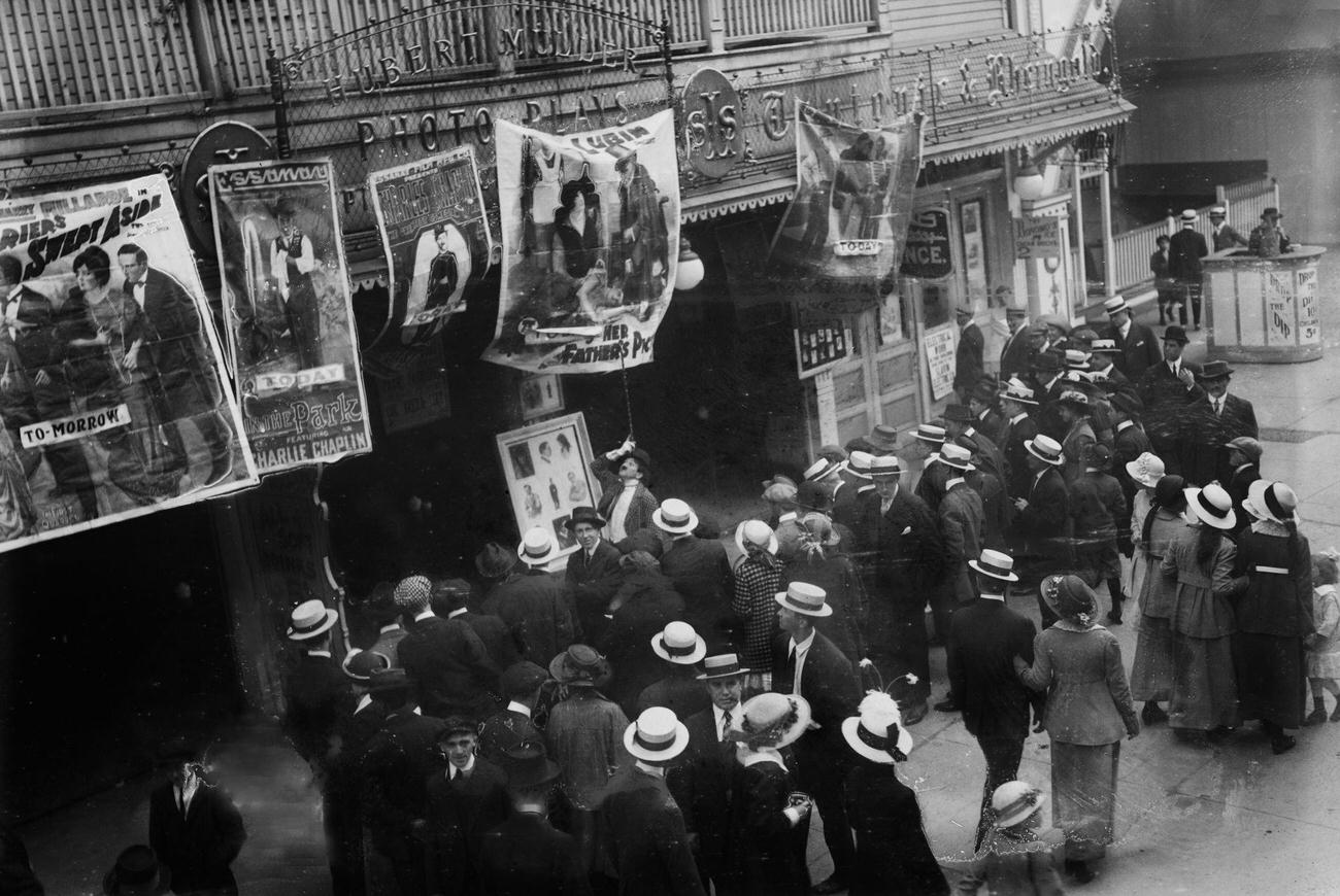 Ballyhoo Artist Performing, 1910-1915