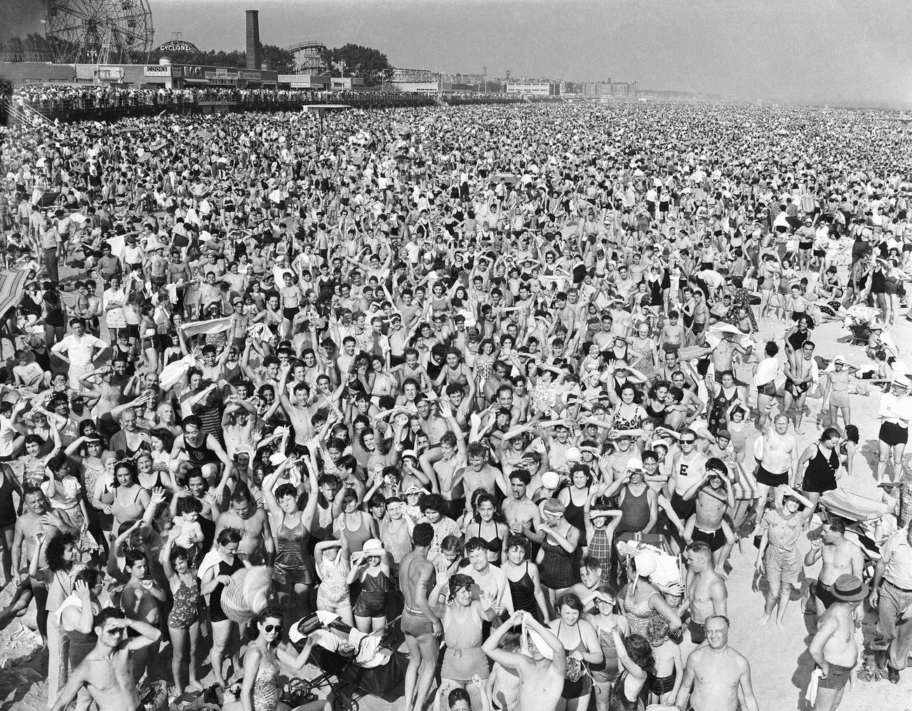 Massive Crowd With Boardwalk Shops, July 1940