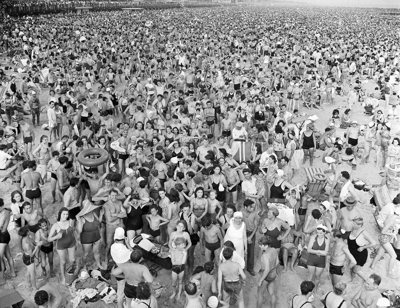 Massive Crowd During 1940 Heat Wave