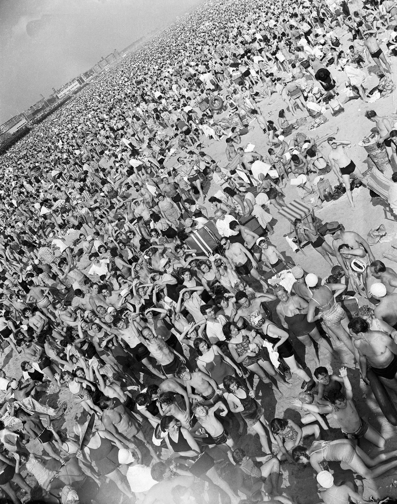 Side View Of Massive Crowd, July 1940