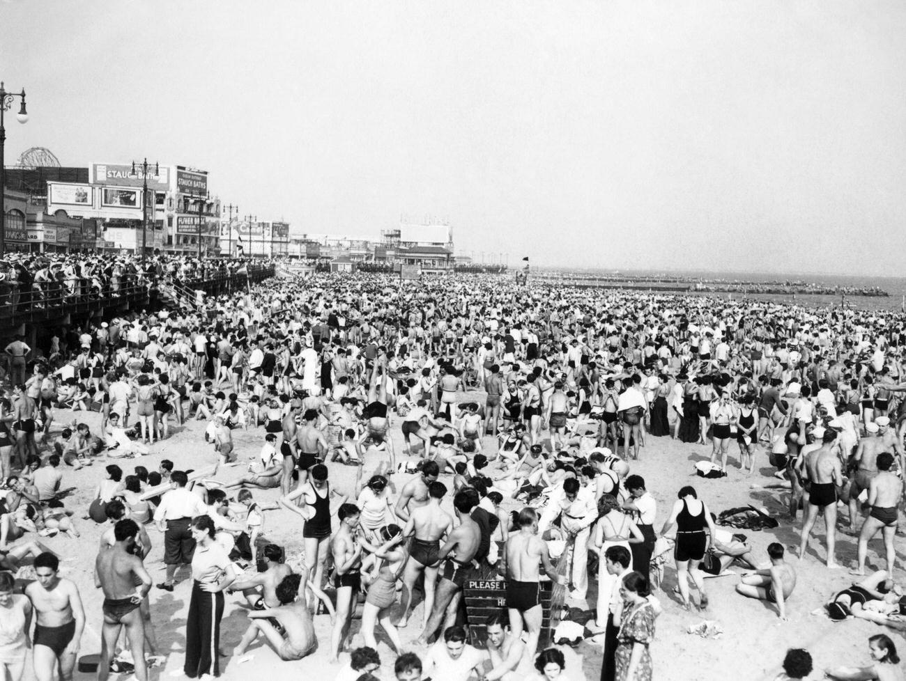 Beach Crowd In Bathing Suits And Street Clothes, 1940S