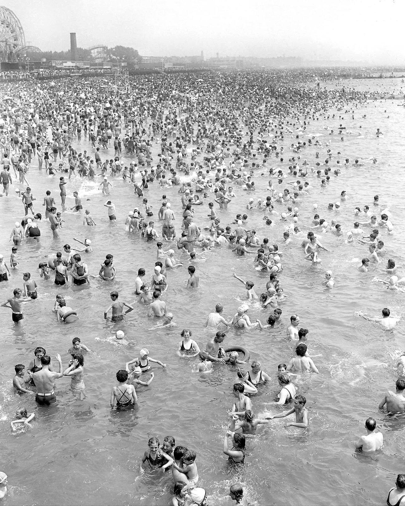 Record-Breaking Crowd Packs Beach, July 27