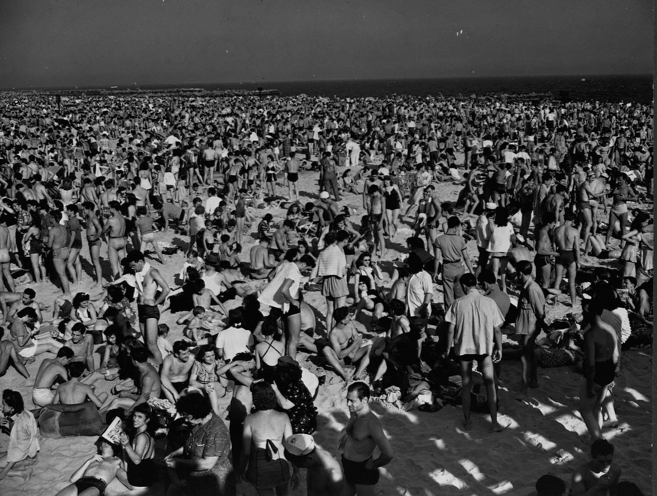 Huge Crowd Gathered At Coney Island Beach