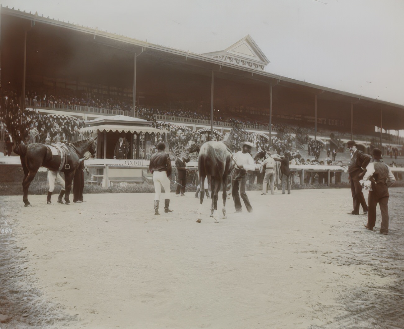 Steeplechase Event With Men Handling Horses At Morris Park Race Track, Westchester, Now Part Of The Bronx, 1895.