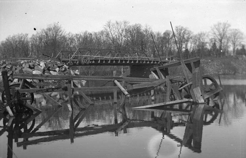 Steel Bridge Over The Northern End Of Bronx River At The Bronx Zoo, 1899.