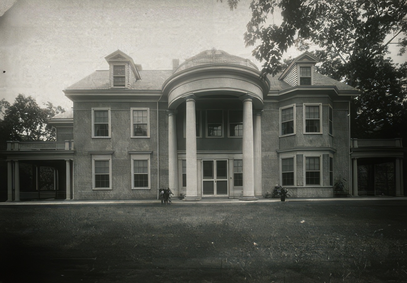 J.r. Delafield House, Circa 1905.