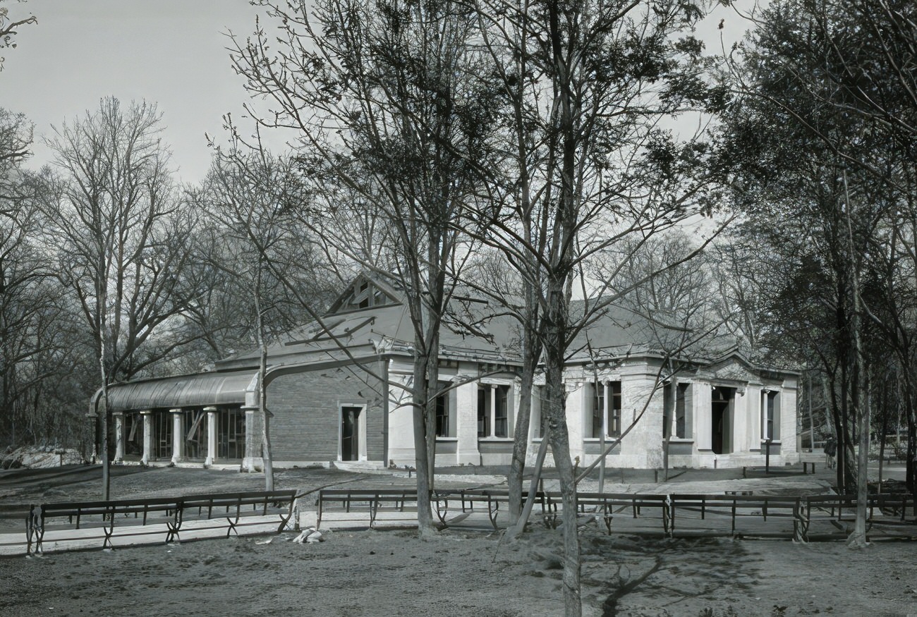 Bronx Park, Reptile House, Circa 1905.
