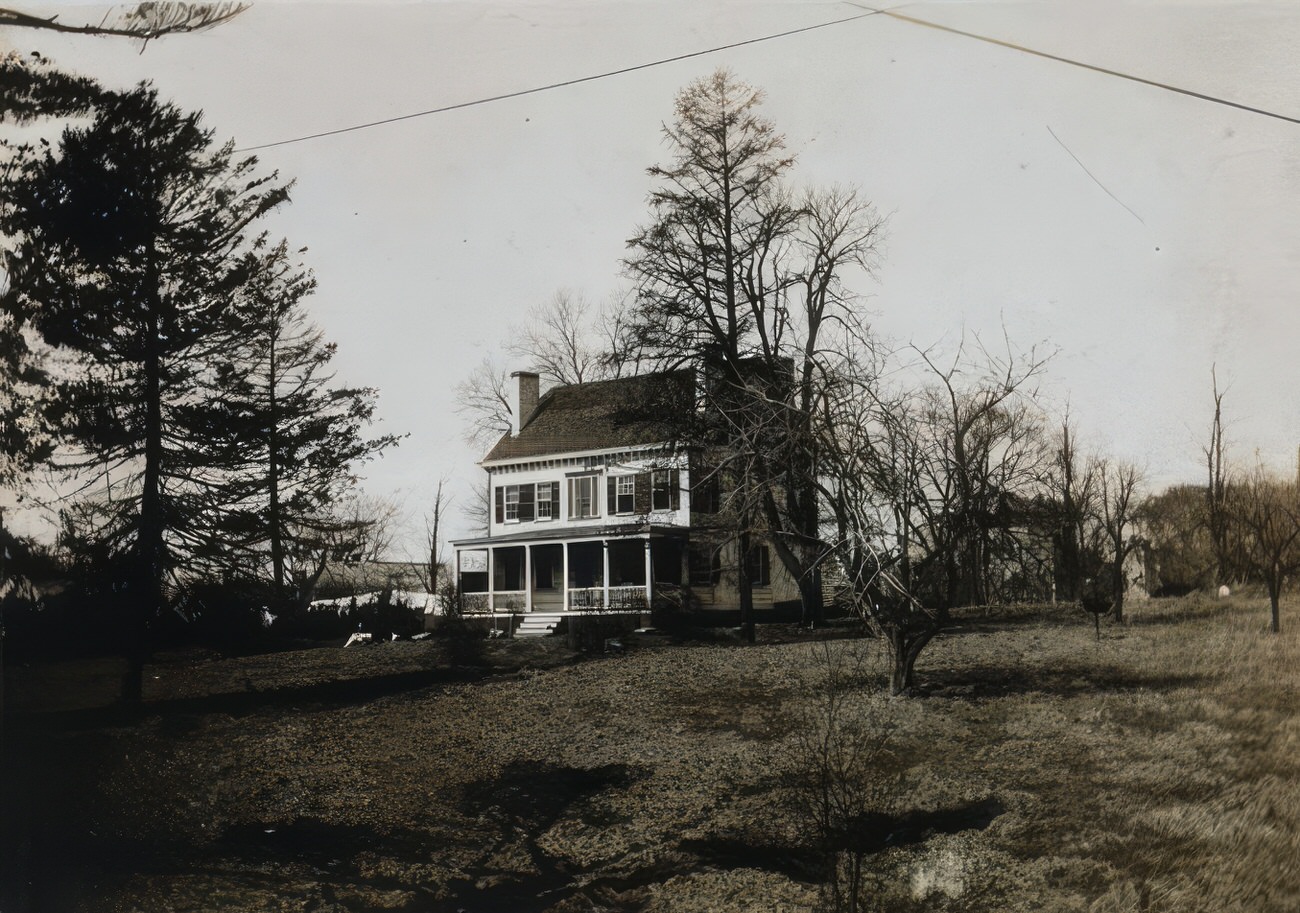 Old Purdy Mansion, Circa 1900.