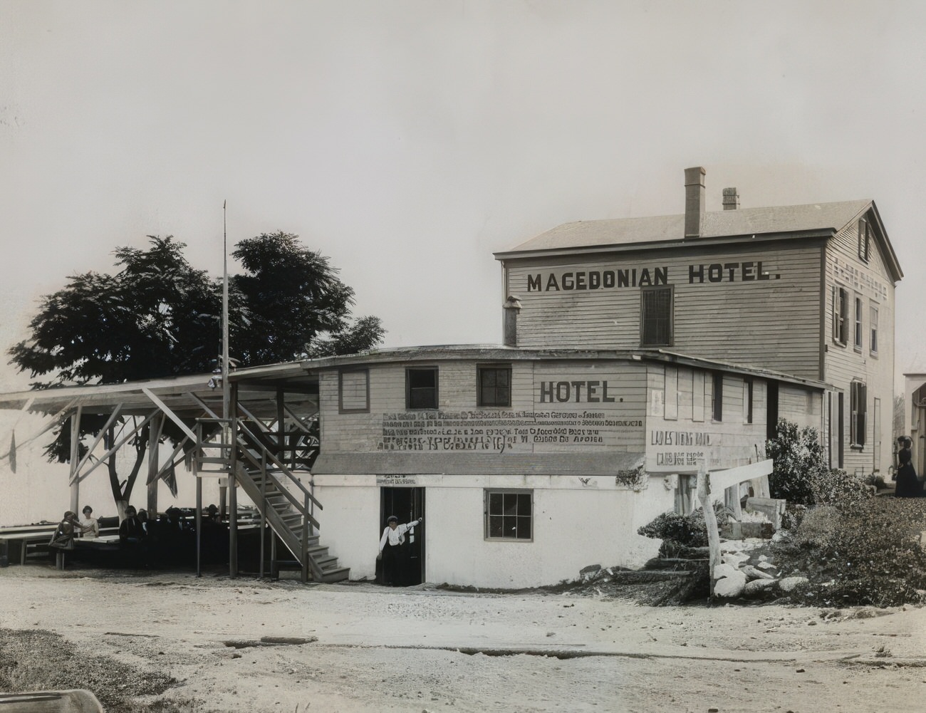 The &Amp;Quot;Macedonian Hotel&Amp;Quot; On City Island, Circa 1905.