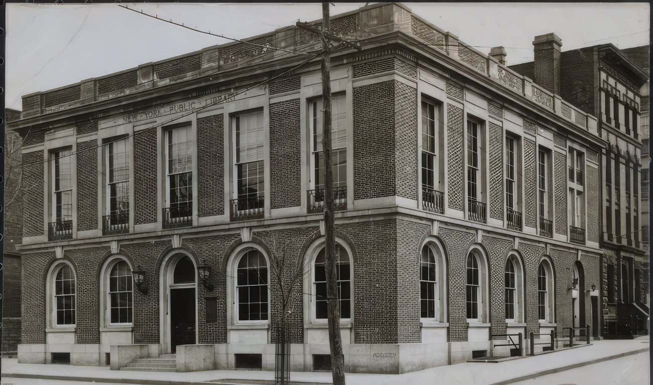 Public Library, Tremont Branch, New York, Circa 1909.