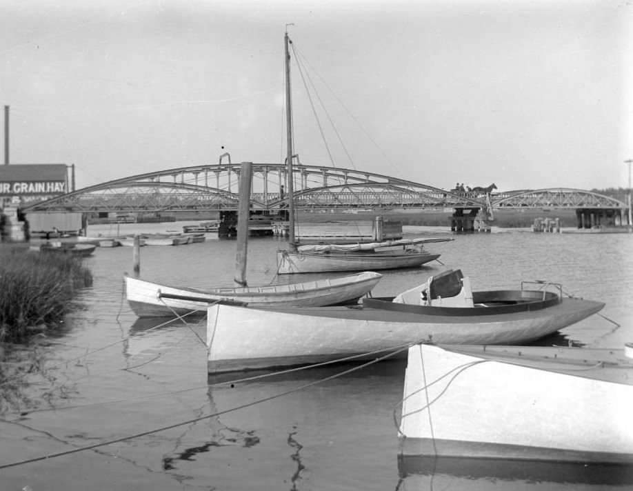 The Old Iron Pelham Bridge, Bronx, 1907.