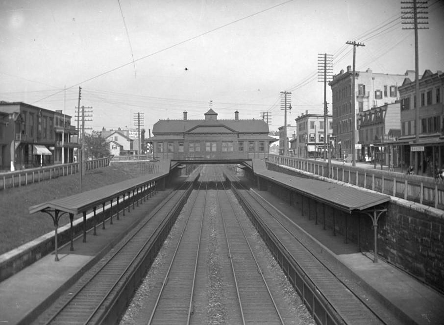 Tremont Train Station Over Park Avenue, Bronx, 1902.