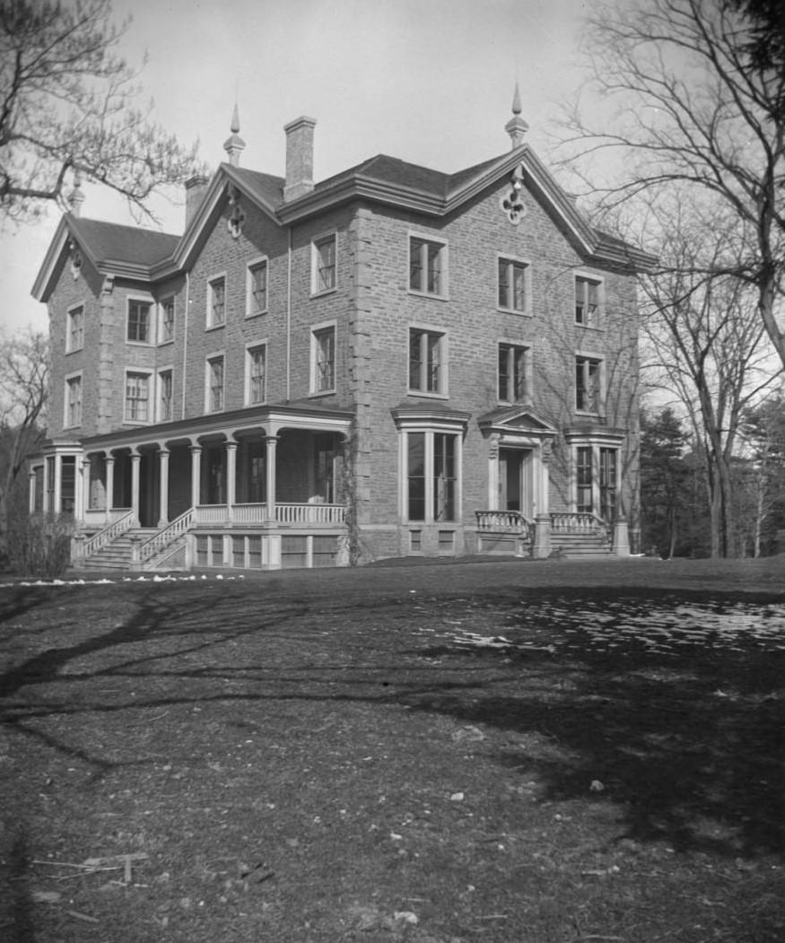 The Lorillard Mansion In Bronx Park, Bronx, 1902